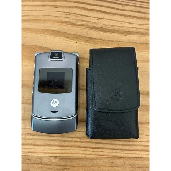 Motorola Razr Flip Silver No Charger Vintage With case untested