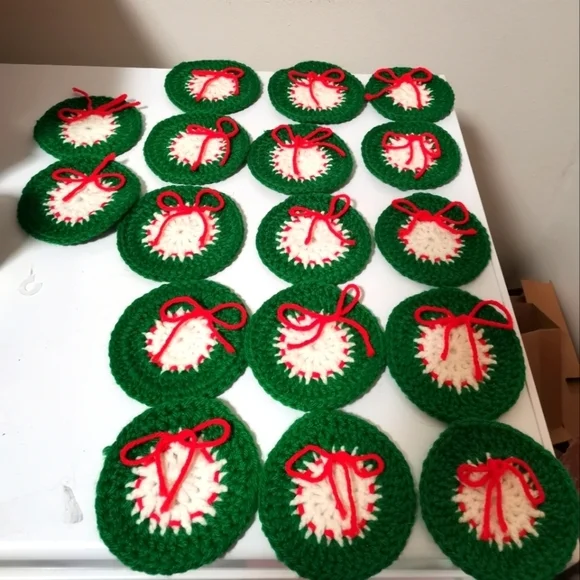CHRISTMAS ROUND HANDMADE VINTAGE CROCHET COASTERS RED, WHITE & GREEN, SET OF 17