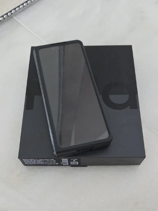 Samsung Galaxy Z Fold 4 EXCELLENT CONDITION!! Protective Case Included
