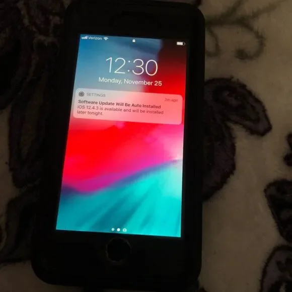 iPhone 6 Silver 64 GB Verizon with Otter