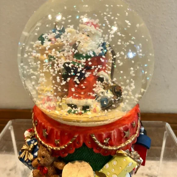 Belk Holiday Home Accents Musical Water Snow Globe Santa Presents New NIB