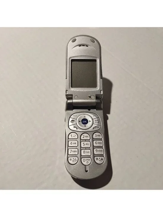Virgin Mobile Audiovox Flip Phone Silver Retro Collectible Vintage Cell Phone**