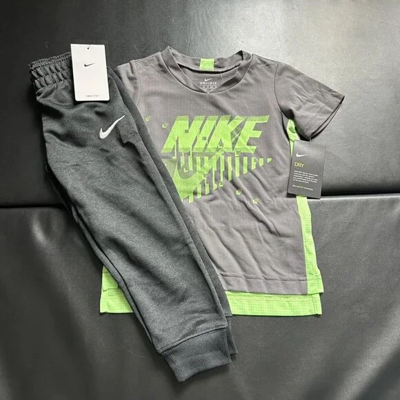 NWT Nike Jogger & Tee Set Boys Size 4