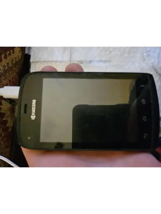 Kyocera smartphone- as-is . Untested. No cords Lock status unknown