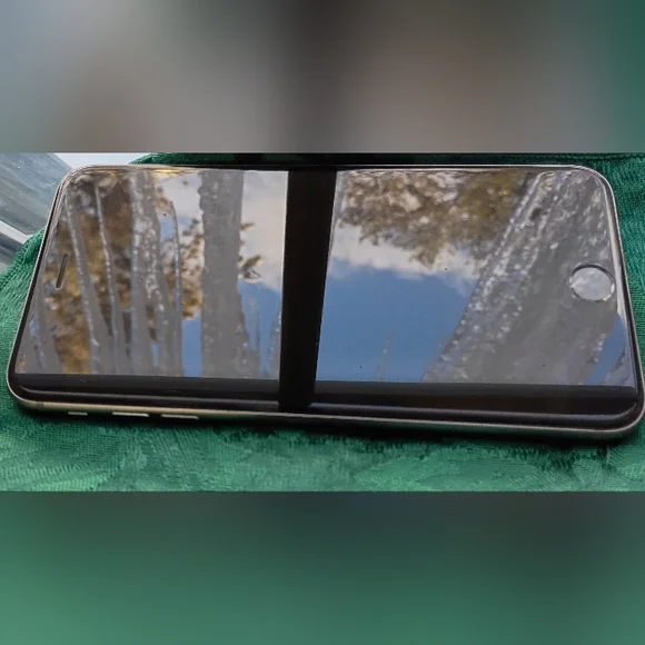 Apple iPhone 6s in Sleek Silver Finish