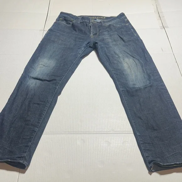 American Eagle original straight extreme flex 4 distressed Blue Jeans 32x32