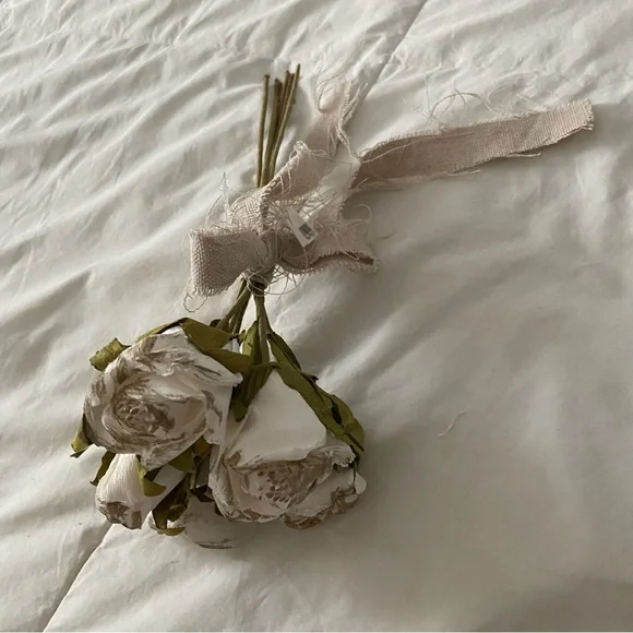 Small Bouquet Of Roses