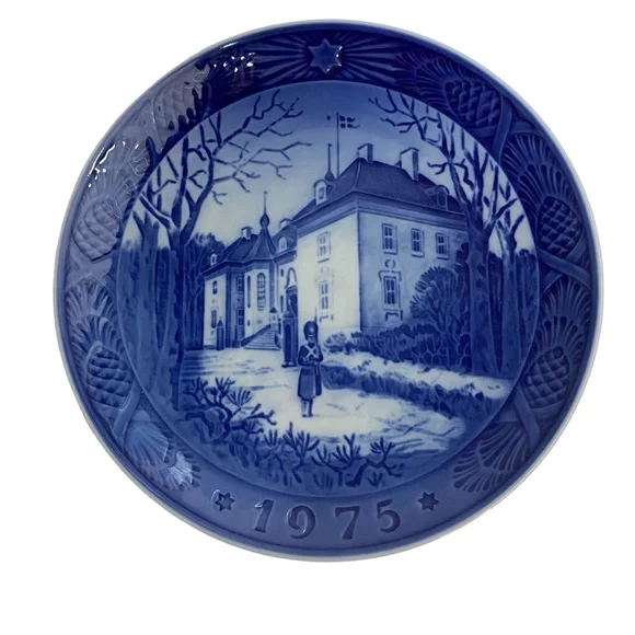 ROYAL COPENHAGEN Blue Decorative Christmas Plate 1975 Commemorative Editition