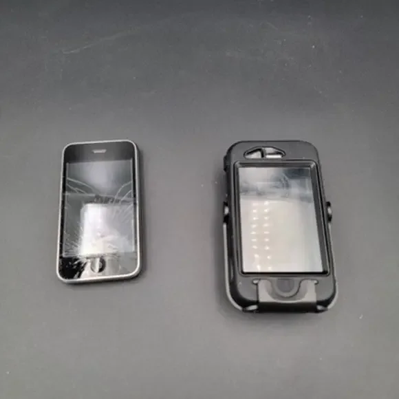 Original‎ Apple iPhone 3G - 8GB - Black A1241 (GSM) IOS3 With Otterbox Case