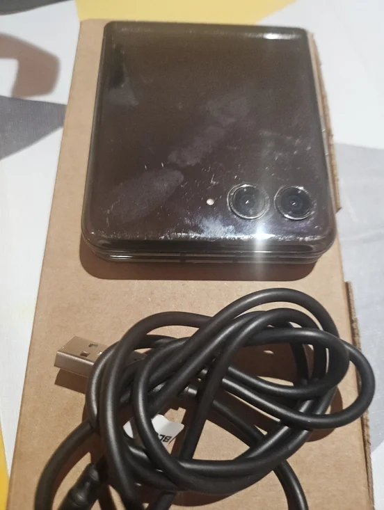 Motorola Razr Plus 40 Ultra 256GB Flip phone