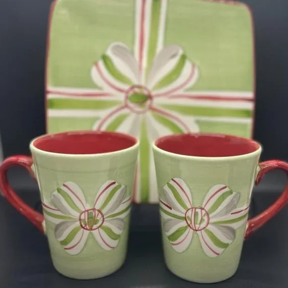 Canterbury Potteries Square Plate with‎ two mugs Green Red Bow Christmas set