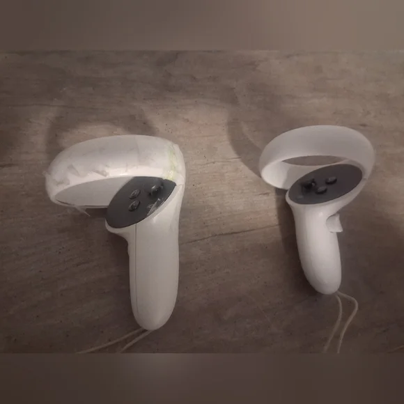 Meta / Oculus Quest 2 VR Controller Pair Left and Right. UNTESTED- PARTS ONLY!!!