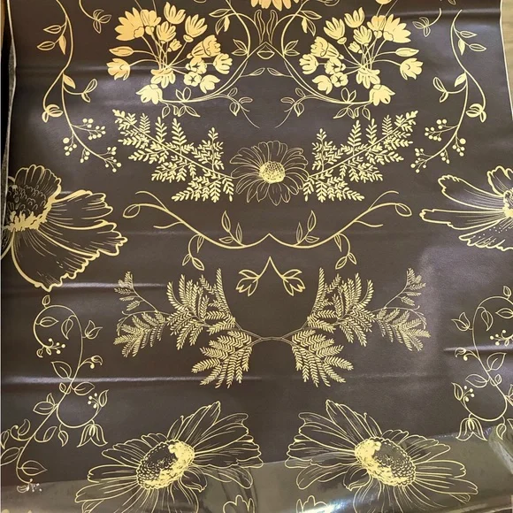 Vintage floral black & gold wallpaper