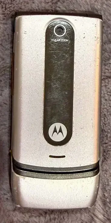 Motorola W376g TracFone Flip Phone Silver VGA Camera