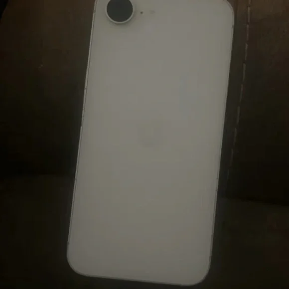 Apple iPhone16e Smartphone in Classic White