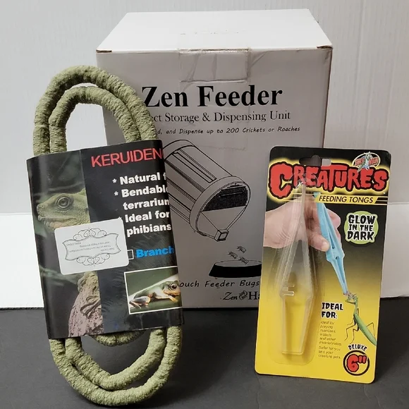 Reptile Feeding Kit with Green Rope and Glow-in-the-Dark Tongs