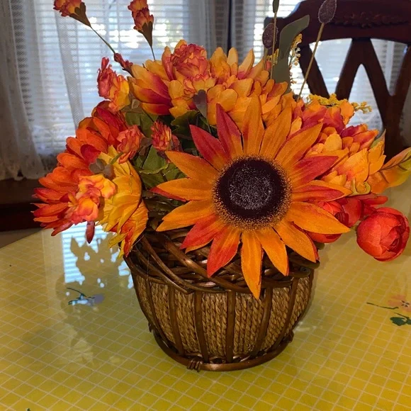 Fall Thanksgiving Flower Arrangement Basket *Free Gift With Purchase*