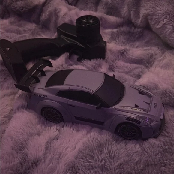 Drifting RC Gray Skyline Remote Control Car with Controller