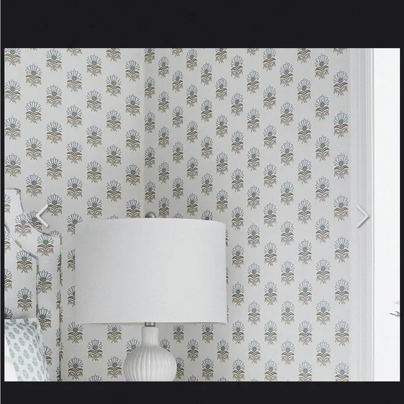 Natty in Polly wallpaper