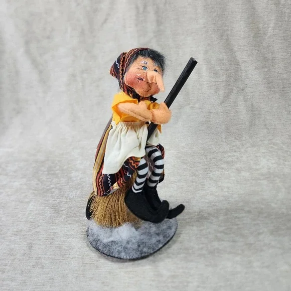 Annalee Witch Doll Fall Halloween Decor Flying on Broom Collectible Decor 2018