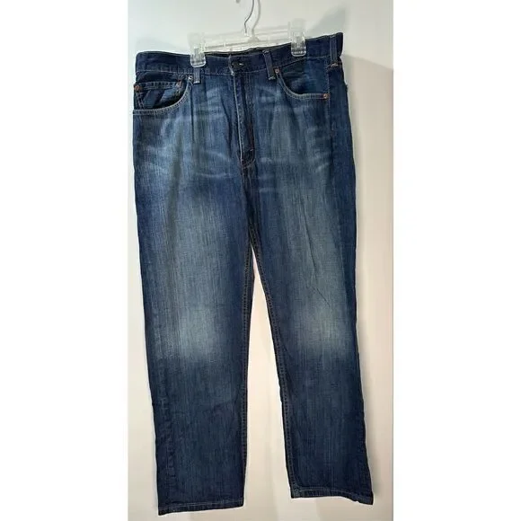 Levi’s men’s 505 straight leg medium wash jeans size 38x30.  #38-0954
