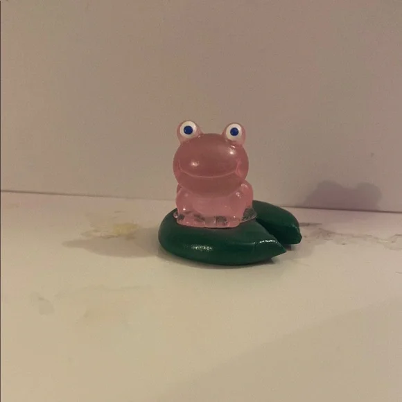 Frogs on lily pads