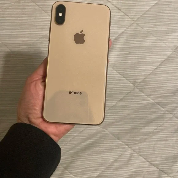Apple iPhone in Luxurious Gold