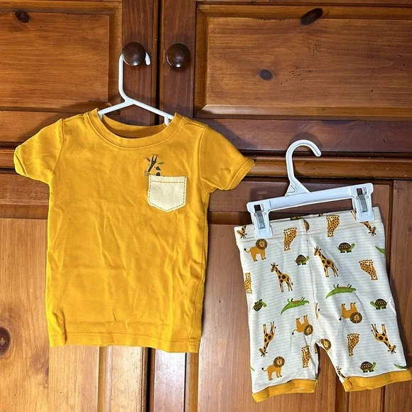 Old Navy Boys Two Piece Yellow Giraffe Short Sleeve and Shorts Set