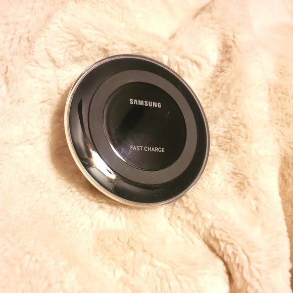 Samsung Wireless Fast Charging Pad.