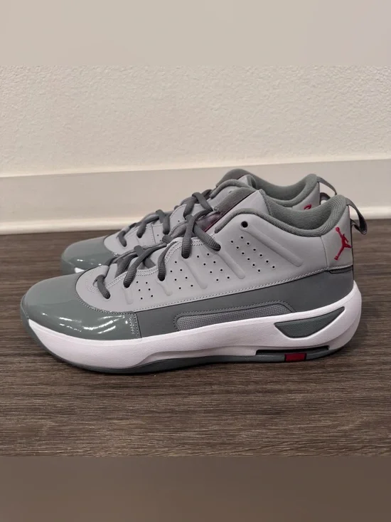 Jordan Max Aura 7 Mid Sneaker - Grey/Red Sz 13