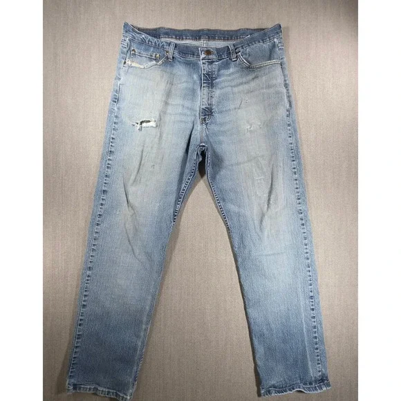 Wrangler Jeans Mens 38x32 Light Wash Relaxed Fit Distressed Denim 97FXWXD