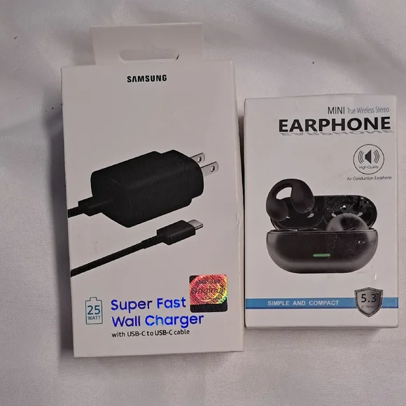 NWT Samsung Super Fast Wall Charger & Mini Earphones