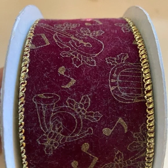 1 roll of 10yard wired Christmas Ribbon