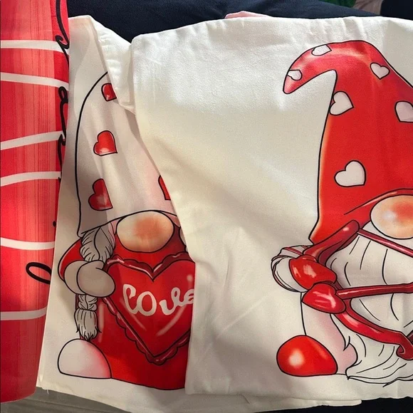 Valentine Pillowcase Set of 4. Nwot