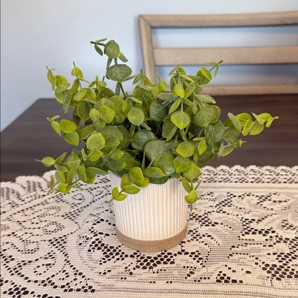💚🌿 Artificial Greenery in White Ribbed Planter