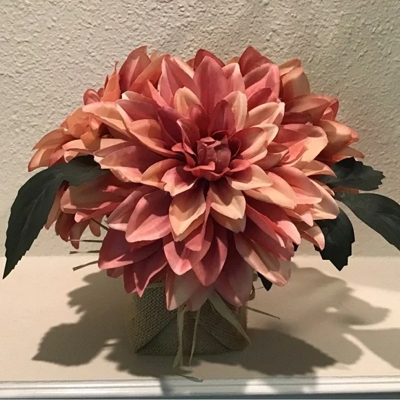 Vintage Dahlia burst potted burlap wrapped silk flowers. Raffia tie, wei…