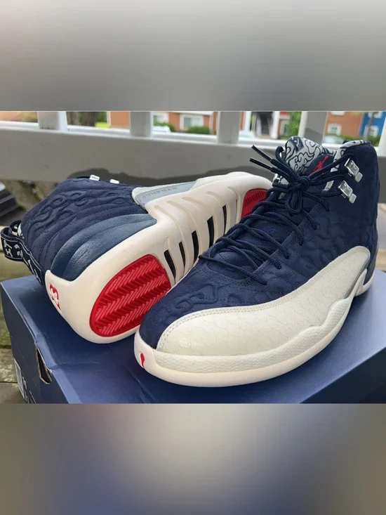 Jordan Men's Sneakers in Navy and White