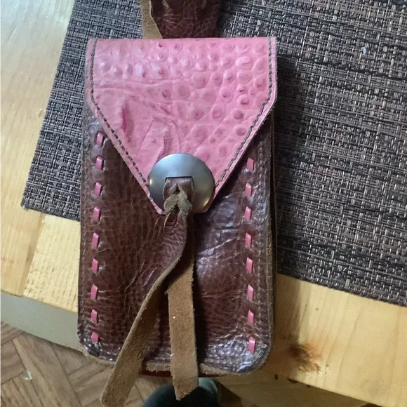 Saddle cell phone carry case