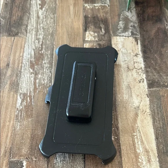 NWOT OtterBox Black Phone Holster for IPhone 14 13 or 15 Defender