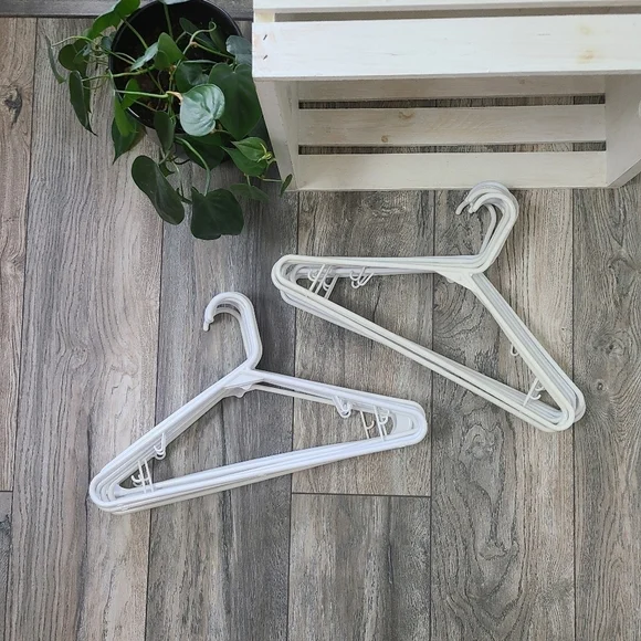 20 White Plastic Hangers | Closet Organizing