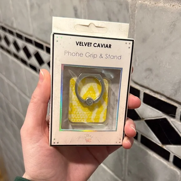 Velvet Caviar Yellow Phone Ring Grip