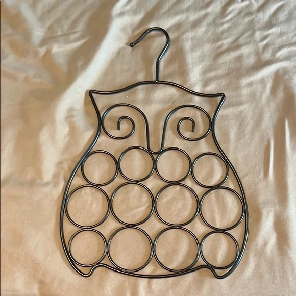 Chic Black Owl Scarf Organizer
