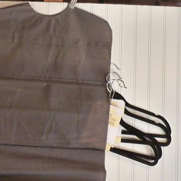 7 Non-Slip Hangers & 8 Though Slot Hanging Organizer