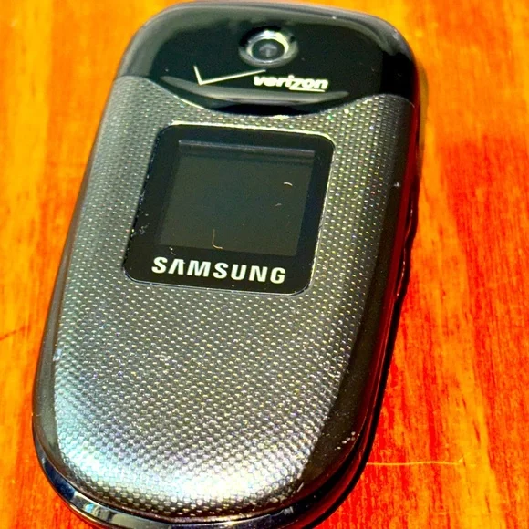 Samsung Gusto SCH-U360 - Metallic Gray ( Verizon ) Rare Flip Phone - Powers On