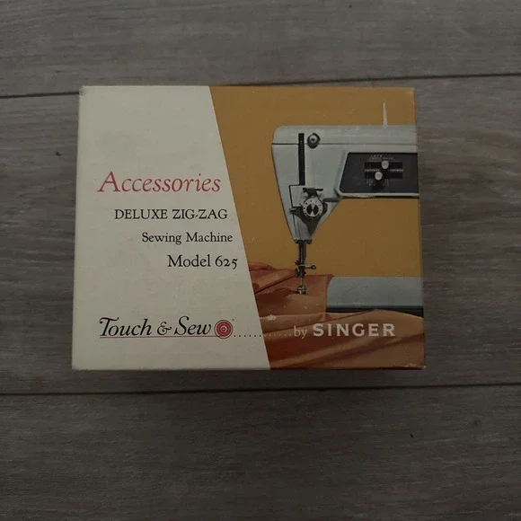 Singer‎ Deluxe Zig-Zag Accessories Sewing Machines Model 625 w/Box #161852