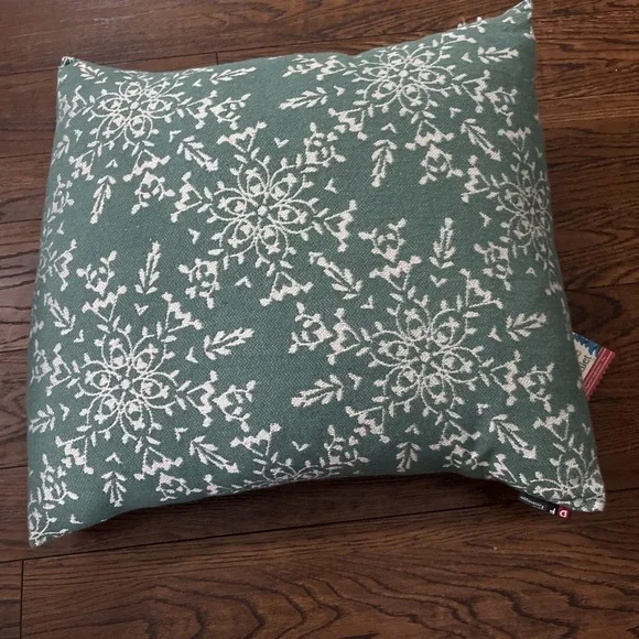 Alpine Chalet David Fussenegger Green SNOWFLAKES 20x19