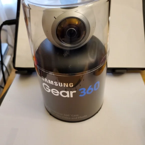 Samsung gear 360 camera