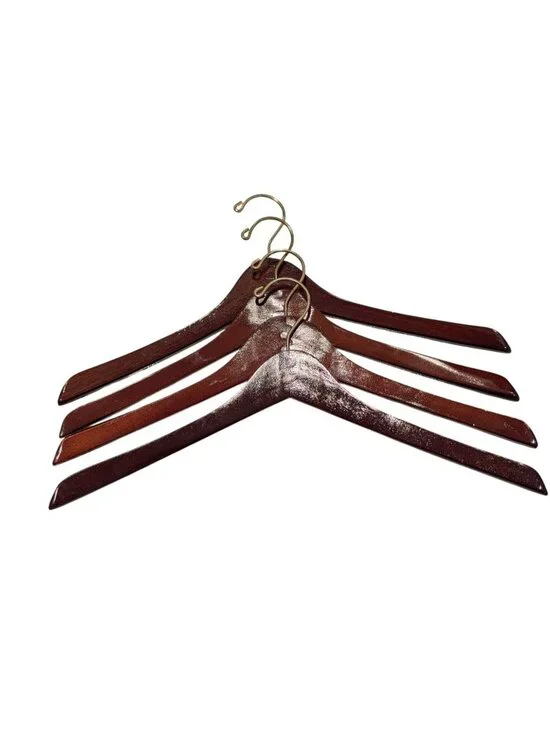 Beverly Coat HGR SF Wooden Hangers Set of 4 Gold Hooks 17