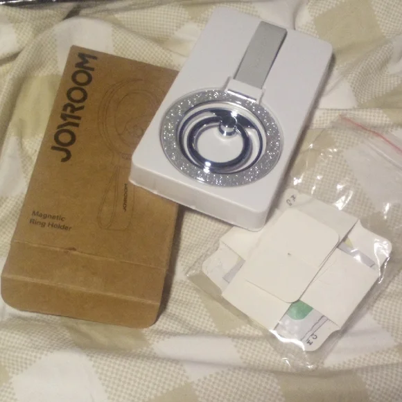 NIB! Silver Magnetic Phone Ring Holder