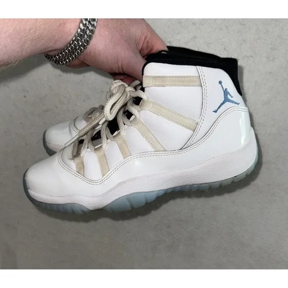 Jordan 11 Legend Blue GS‎ Size 6.5 Y 378038-104